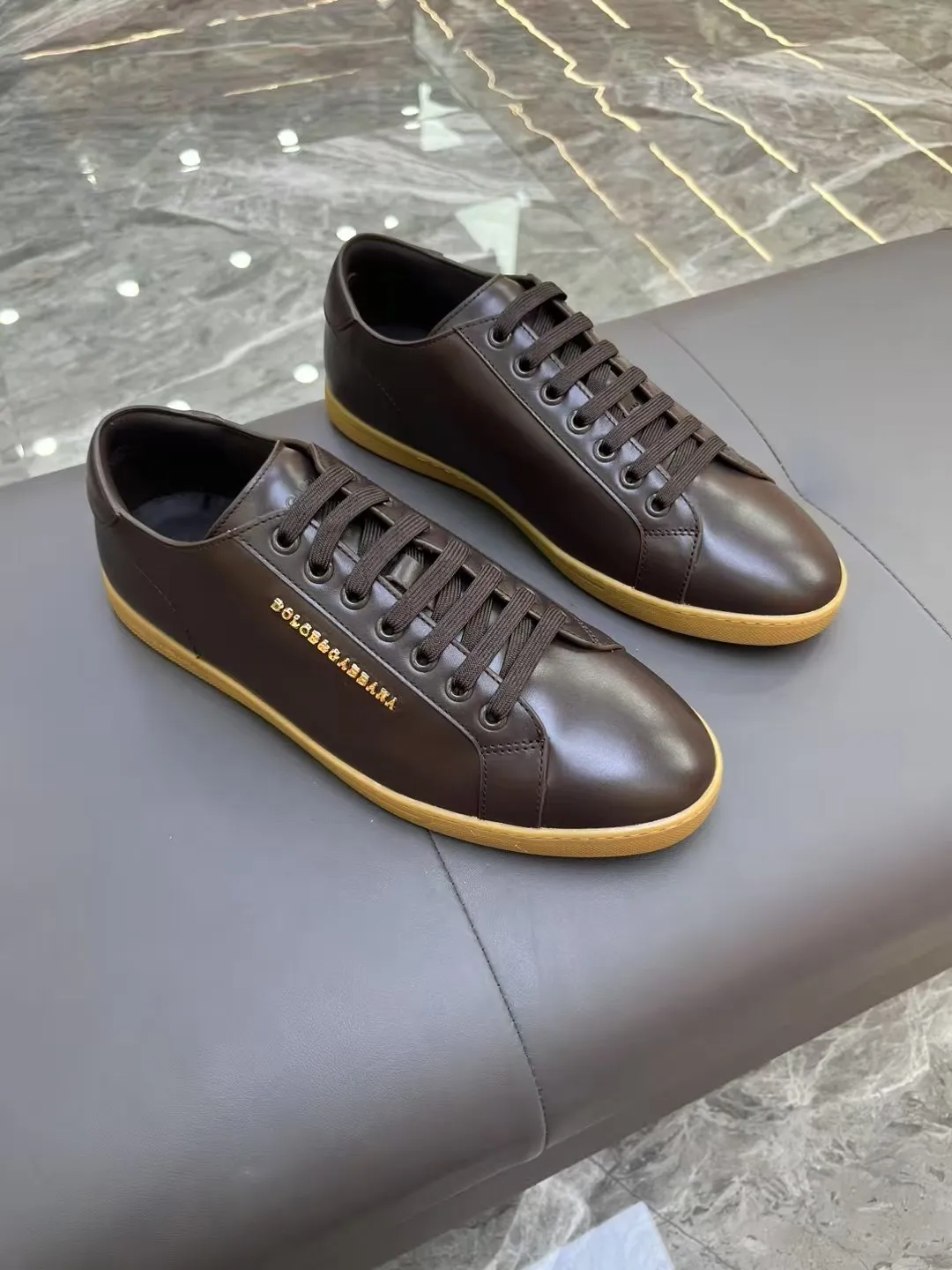 Men's Men's Shoes 💰400 [New Style] 🐝🐝DG men's calfskin sneakers Portofino Yacht shoes, simple and versatile design, unique saddle leather soles. The Dolce &G logo rear wing is the icing on the cake. Imported cowhide + rubber outsole Size: 39-44 (customized at 38.45)